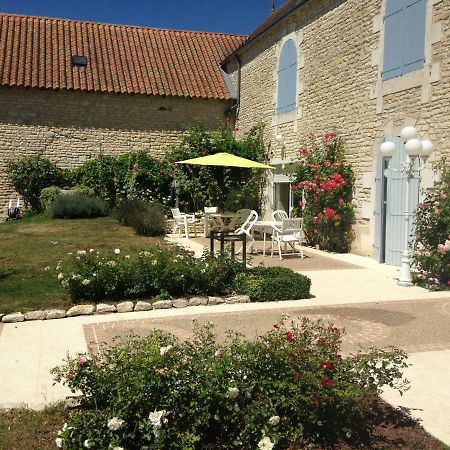 Les Clos Bleus Neuville-du-Poitou Exterior foto